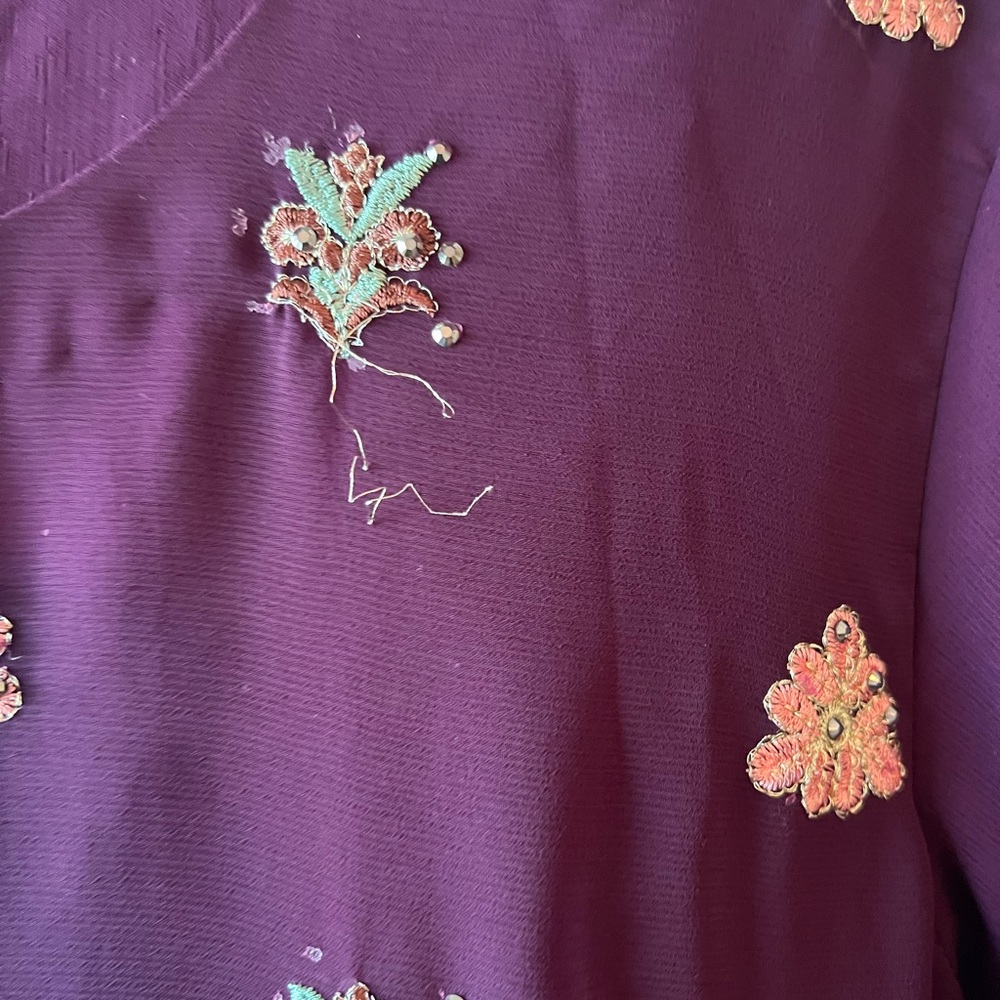 Embroidered suit - Picture 6 of 9
